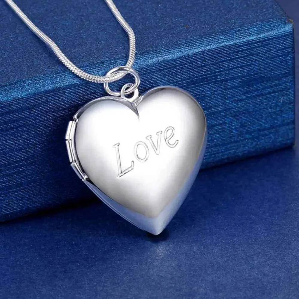 Beautiful Heart Photo Locket With 18 Inch Chain Stamped 925 Sterling Silver